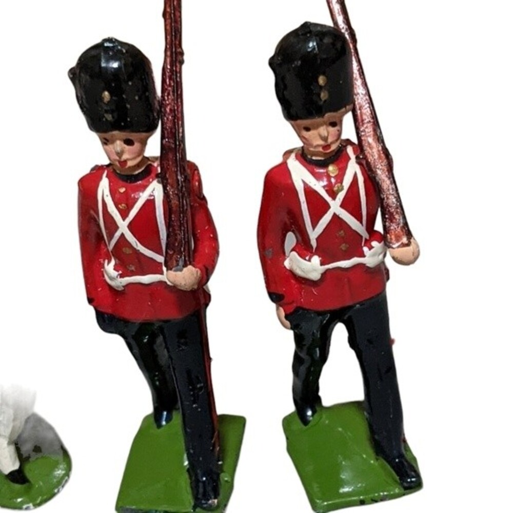 Miniatures the Royal Welsh fusiliers 6 soldiers and goat mascot in box - Picture 10 of 12
